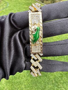 8" Chain Link St Jude Bracelet  For him  Esclava San Judas Tadeo  8" pulgadas  Tarnish free Gold Plated St Jude Thaddeus, Bracelet For Him, Saint Jude, Green Collection, St Jude, Jewelry Lookbook, Cross Jewelry, Chain Link Bracelet, Chain Link