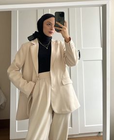 Ootd Jas, Cream Outfit Hijab, Cream Blazer Outfit, Hijabi Fashion Summer, Cream Outfit, Outfit Modest, Muslim Outfits Casual, Cream Blazer, Muslim Girl