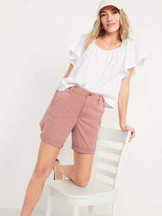 OGC shorts are the original chinos style you love revamped for now.  Slouchy, versatile, easy (hello, elasticized waist), they're dressier than sweats, relaxier than dress pants Elasticized high-rise waistband, with button closure and built-in belt l Bermuda Shorts Outfit, Modest Shorts, Capri Shorts, Shorts Outfits Women, Summer Shorts Outfits, Knee Length Shorts, Cute Modest Outfits, 30s Fashion, Chino Shorts