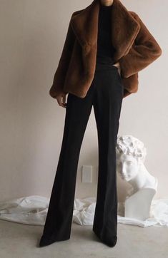 Minimal Stil, Casual Chique Stijl, Minimalist Moda, Chique Outfit, Casual Chic Outfits, Short Faux Fur Jacket, Style Casual Chic, Chique Outfits, Casual Chique