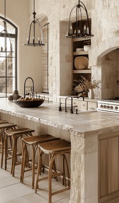 Patina Style French Country, French Country Countertops, European Country Home Interiors, European Kitchen Design French Country, European French Country House, French Modern Kitchen, Bar Stools Ideas, French Country Interior Design, Modern French Country Kitchen