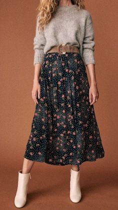 Sezanne Floral Skirt, winter outfit ideas with sweater and big belt Vintage Inspired Fall Outfits, Flower Style Root Outfits, Minimalistic Boho, Chique Outfit, Luxury Photography, Rock Outfit, Classy Fashion, Trendy Fall Outfits