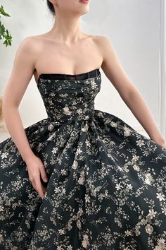 Floral Tea Length Dress, Tea Length Cocktail Dresses, Dress Sewing Tutorials, Corset Midi Dress, Floral Corset, Groom Dresses, Bride Groom Dress, Pretty Prom Dresses, Feminine Silhouette