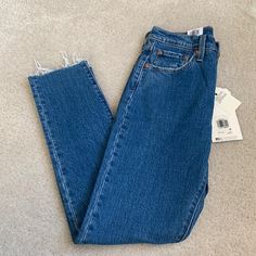 Nwt Levi’s Skinny High Rise Jeans -Size 25x28 Blue Mom Fit Straight Leg Bottoms, High Rise Blue Mom Fit Bottoms, High Rise Mom Fit Blue Bottoms, Levi's Straight Leg Denim Blue Bottoms, Levi's High-rise Denim Pants, Levi's High Rise Denim Pants, Levi's Straight Leg Bottoms For Spring, Levi's Straight Leg Pants For Spring, Trendy Levi's Tapered Leg Bottoms