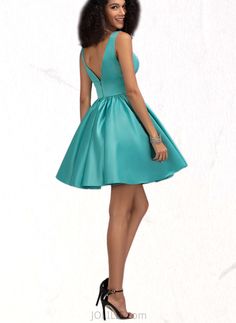 Lorna A-line V-Neck Short/Mini Satin Homecoming Dress UKP0020570 Occasion:: ConfirmationDress Fabric:: Satin Silhouette:: A-line Length:: Short/Mini Neckline:: V-Neck Straps&Sleeves:: Sleeveless BackStyle:: BackZip FullyLined:: Yes Built-InBra:: Yes Boning:: No ModelName:: Hailey Height:: 5.8ft（176cm） Bust:: 32in（82cm） Waist:: 24in（61cm） Hips:: 35in（89cm） WearingSize:: US4/EU36 ModelName:: Katy Height:: 5.7ft（173cm） Bust:: 40in（101cm） Waist:: 32in（83cm） Hips:: 44in（112cm） WearingSize:: CustomSize This dress could be custom made, there are no extra cost to do custom size and color. Green V-neck Fit And Flare Dress, Green Fit And Flare V-neck Dress, V-neck Mini Dress With Fitted Bodice For Prom, Fitted Bodice V-neck Dress For Homecoming, Green V-neck Dress For Homecoming, Green V-neck Mini Dress For Homecoming, Formal Green A-line V-neck Dress, V-neck Fit And Flare Cocktail Dress, Cocktail V-neck Fit And Flare Dress