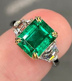 Luxury Emerald Cut Rings Of Aaa Quality, Luxury Emerald Cut Rings With Aaa Quality, Luxury Emerald Cut Aaa Quality Rings, Luxury Green Rings With Vs Clarity, Luxury Green Diamond Ring With Vs Clarity, Luxury Emerald Cut Aaa Quality Jewelry, Diamond Ring Platinum, Diamond Three Stone Ring, Vvs Diamond