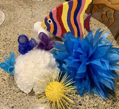 some paper flowers are sitting on the counter