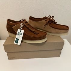 Brand New In Box, Sold Out Color. Msrp $170 The Clarks Wallabee Combi Is A Premium Must-Have Footwear Silhouette From The Footwear Brand. Taking On A Suede Upper, The Silhouette Features Two Clarks Originals Fobs In Addition To An Additional Set Of Laces. The Natural Crepe Rubber Outsole Finishes The Look. Suede Upper Lace-Up Front Two Fobs Crepe Rubber Outsole Clarks Outfit, Clarks Shoes Mens, Mens Clarks, Clarks Wallabee, Clarks Boots, Black Leather Dress Shoes, Casual Oxford Shoes, Mens Leather Loafers, Clarks Wallabees