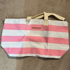 Victoria’s Secret Beach Bag, Nwt White Weekender Bag With Adjustable Strap For Travel, White Shoulder Weekender Bag For Travel, Chic Victoria's Secret Beach Bag, Victoria's Secret Pink Vacation Bag, Victoria's Secret Pink Bags For Vacation, Victoria's Secret Summer Shopping Bags, Victoria's Secret Summer Vacation Bags, Casual White Victoria's Secret Bag, Trendy White Travel Bag