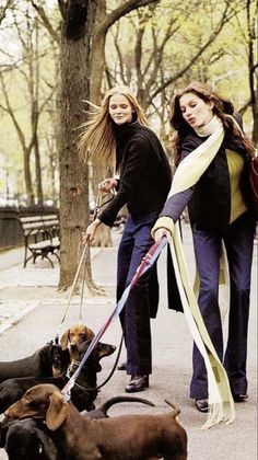 90s Fashion New York, 90s New York Winter Fashion, 90s New York Fashion Street Styles, Manhattan Central Park, 90s Manhattan Aesthetic, 90s New York Aesthetic Outfits, Fall In New York City Aesthetic, Nyc Vintage Aesthetic, New York Minute Aesthetic