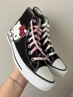 Images Hello Kitty, Hello Kitty Things, Hello Kitty Shoes, Kitty Clothes, Hello Kitty Clothes, Dr Shoes, Preppy Shoes, Pretty Shoes Sneakers, Hello Kitty Accessories