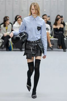 Fashion Week Trends, Chanel Cruise, Fashion Moments, Pregnancy Wardrobe, Moda Paris, Donatella Versace, Runway Trends, Fall 2022, Fashion Show Collection