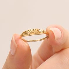 14k Real Solid Gold Dainty Sun Engraved Slim Signet Ring for Women. Sunshine Pinky Ring with Yellow, White, and Rose Gold Color Options. Whether attending a formal event, a casual gathering, or simply adding elegance to your everyday style, this minimalist statement ring will be a perfect and timeless choice. The ring can be made with yellow, rose, or white gold, please choose your size from the dropdown menu options above. 𝐑𝐢𝐧𝐠 𝐃𝐞𝐭𝐚𝐢𝐥𝐬 ❥ Solid gold, available in 10, 14 & 18 karats. ❥ Gold Color Options: White Gold, Yellow Gold, Rose Gold ❥ Top Width: 7.10 mm ❥ Bottom Width: 1.25 mm ❥ Thickness: 0.80 mm 𝐂𝐮𝐬𝐭𝐨𝐦𝐢𝐳𝐚𝐭𝐢𝐨𝐧: We would be delighted to accommodate any customization requirements that you have, simply get in touch and let us know what you need. For further pers Dainty Yellow Gold Signet Ring For Everyday, Symbolic Yellow Gold Signet Ring Engraved, Minimalist Gold Signet Ring For Valentine's Day, Minimalist Yellow Gold Tarnish-resistant Signet Ring, Elegant Rose Gold Signet Ring, Tarnish Resistant, Rose Gold Top, Gold Top, Pinky Ring, Rose Gold Color