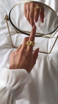 Luxury Jewellery Aesthetic, Jewelry Pictures Photography, Jewrely Aesthetic, Ring Photography Creative, Jewellery Aesthetic Photography, Ring Product Photography, Jewellery Photo Shoot, Jewelry Aesthetic Photography, Aesthetic Jewelry Rings