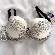 New Black & White Lace Victoria’s Secret Bra! Dream Angels Lined Demi 34dd There Are Little Iridescent Rhinestones In The Lace. This Bra Is Gorgeous! Low Cut Bodysuit, Lace Bras, White Lace Bra, Pretty Bras, Vs Bras, Cute Bras, Perfect Bra, Body Harness, Victoria Secrets