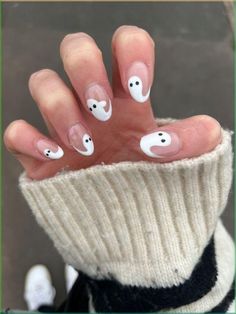 Show off a daring look with this bloody knife manicure! Perfect for Halloween 🖤🩸 #DaringNails #HalloweenStyle Holloween Nails Acrylic Short Simple, White Ghost Nails, Nail Art White Nails, Ghost Nails Halloween, Cute Ghost Nails, White Fall Nails, White Nails Art, Multicoloured Nails, Ghost Nail Art