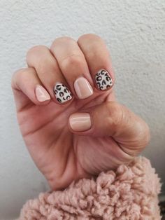 Leopard Manicure Ideas, Leopard Nails Fall, Leopard Nails Summer, Neutral Leopard Nails, Fall Dip Nails Ideas, Fun Gel Nails Ideas, Leopard Gel Nails, Fun Neutral Nails, Fun Manicure Ideas