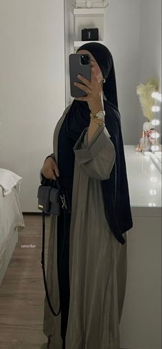 Modest Outfits Muslim, Muslim Outfit, Outfits Muslim, Abaya Outfit, Estilo Hijab, Hijabi Fits, Stile Hijab, Hijabi Outfit, Chica Cool