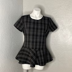 Halogen Nordstrom Peplum Plaid Top Black Size Medium Made In Indonesia. Polyester/Viscose/Spandex Black-White Grid Approx Measures!! Pit To Pit 20” Front Length 28” Smoke Free Home!!! #0011 Black Fitted Casual Peplum Top, Black Fitted Peplum Top For Spring, Chic Fitted Black Peplum Top, Fitted Black Peplum Top, Fitted Black Peplum Top For Spring, Casual Fitted Peplum Top With Short Sleeves, Black Casual Peplum Top, Casual Black Peplum Top, Casual Peplum Top For Work