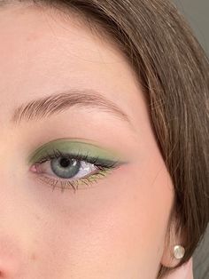 Eyeshadow Looks Green, Eye Makeup Aesthetic, Big Sequins, Green Eye Makeup, Eye Makeup Looks, Eye Makeup Pictures