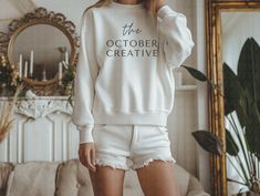 Trendy White Sweatshirt With Branding, White Relaxed Fit Sweater With Branding, Casual White Sweater With Branding, Fall Crew Neck Sweater With Branding, Trendy Branded Sweatshirt For Fall, Trendy Fall Sweatshirt With Branding, White Branding Sweater For Fall, Branded Long Sleeve Sweatshirt For Fall, Long Sleeve Branded Sweatshirt For Fall