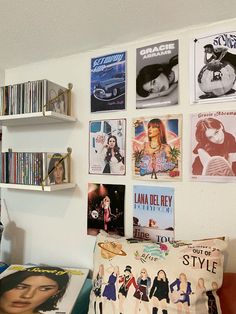 #fangirl #fangirlroom #bedroomdecor #posters #taylorswift #gracieabrams #maisiepeters #lanadelrey #harrystyles Fan Girl Room Ideas, Fangirl Room Ideas, Fan Girl Room Aesthetic, Fan Girl Room, Fangirl Bedroom, Fangirl Room, Bedroom Inspirations Teenage, Lana Del Rey Honeymoon, Cozy Places