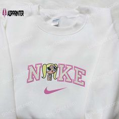 Introducing the Nike x Bubbles Cartoon Embroidered Sweatshirt, a playful collaboration between Nike and the beloved Powerpuff Girls. This sweatshirt 17th Birthday Gift Ideas, Rapunzel Cartoon, Trixie Tang, Nike Cartoon, Lilo And Stitch Shirt, Jerry Mouse, Nike Hoodies, Nike Inspired, Embroidery Shirts