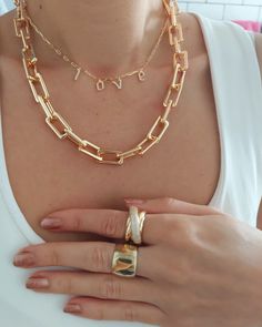 Hands With Rings, Gold Jewelry Design, Jewelry Gold Necklace, Paperclip Necklace, Necklace Layering, Brass Necklace, Link Chain Necklace, Chain Gold, Accessories Jewelry Earrings