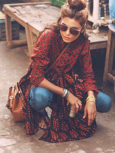 Nice boho style summer outfit including stylish sunglasses en cool bag.  #boho #fashion #boho fashion Vetement Hippie Chic, Stile Hippie Chic, Looks Hippie, Look Hippie Chic, Boho Street Style, Interior Boho, Stile Boho Chic, Mode Prints, Look Boho Chic