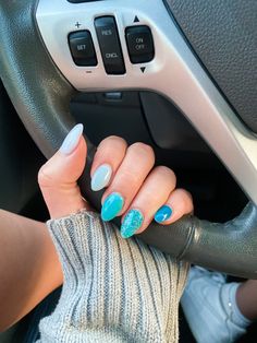 Nails Almond Blue, Blue Gradient Nails, Nail Gradient, Blue Green Gradient, Nails Gradient, Short Almond Nails, Nails Coffin Short, Green Gradient, Short Almond