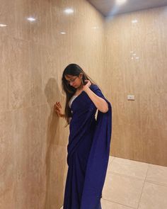 Tips For Farewell Saree, Navy Blue Saree For Farewell, 12th Farewell Sarees, Farewell Sarees Colleges Chiffon, College Farewell Outfits, Blue Saree Aesthetic, Farewell Sarees School Aesthetic