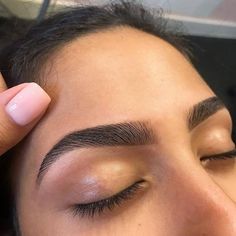 Mircoblading Eyebrows, Eyebrows Goals, Best Eyebrow Makeup, Perfect Eyebrow Shape, Eyebrow Design, Beautiful Eyebrows, Thick Brows, Eyebrow Growth, Permanent Makeup Eyebrows