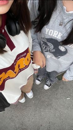 Aesthetic Tomboy, Tomboy Outfit, You Are My Moon, Best Friend Poses, 사진 촬영 포즈