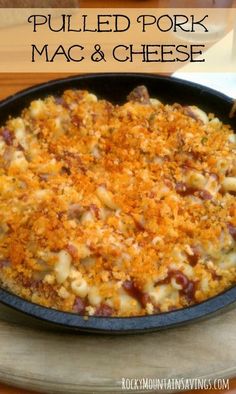 baked macaroni and cheese in a cast iron skillet with the title pulled pork mac & cheese