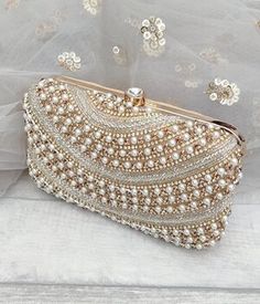 Party Wear Jewellery, Girls Shoes Teenage, Purse Wedding, Hand Beaded Bag, Beaded Clutch Bag, Trendy Purses, Sequin Clutch, Shoes Diy