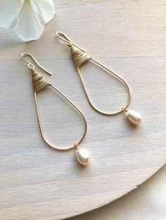 Espanol abajo! Pretty teardrops that are classic and chic. That rare style that's perfect both for every day and special occasions. Gold filled wire, hand forged ear wires and a white pearl. About 2 inches in length. Hermosos pendientes en forma de gota que son ambos clásicas y elegantes. Ese estilo único que es perfecto tanto para el día a día como para ocasiones especiales. Hechas con alambre relleno de oro, ganchos forjados a mano y una perla blanca. 2.5" long 2.5 puIgadas de largo Nickel-free Teardrop Pearl Earrings, Everyday Teardrop Pearl Earrings, Teardrop Pearl Earrings With French Hook, Handmade Elegant Teardrop Crown Earrings, Minimalist Teardrop Pearl Drop Earrings, Elegant Handmade Teardrop Earrings, Delicate Nickel-free Teardrop Pearl Earrings, Elegant Adjustable Teardrop Earrings With Pearl Drop, Adjustable Nickel-free Teardrop Pearl Earrings