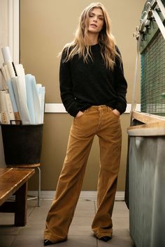 1ef91c212e30e14bf125e9374262401fdesc41821598ri Winter Colours, Women Fashion Edgy, Brown Pants, Fashion Night, 2019 Fashion, 가을 패션, Fall Fashion Trends, Fashion Show Collection