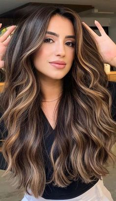 Cute Highlights For Medium Brown Hair, Caramel Balayage Front View, Rich Brown Hair With Highlights Caramel, Wedding Balayage Hair, Dark Beige Balayage, Summer Highlights For Dark Brown Hair With Money Piece, Baliage Hair 2024, Balayage Hair For Olive Skin Tone, From Light To Dark Hair Before And After