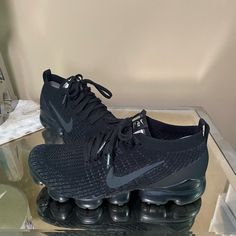 Like New Comes With Box Black Vapormax, Nike Shoes Men, Mens Nike Shoes, Nike Black, Shoes Men, Men's Nike, Black Nikes, Nike Shoes, Nike Men