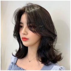 Cute Styles Short Hair, Haircuts For Medium Hair With Bangs, Fox Cut Hair, Short Korean Hair, Medium Haircut With Bangs, Aesthetic Haircuts, Haircut Aesthetic