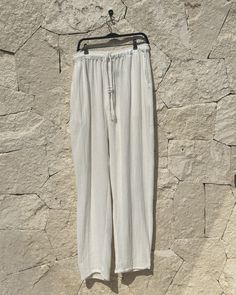 Color: White Size Large-XL Lenght 110 cm / Width 54 cm / Cross: 37 cm Fit: Oversized Fit 2 pockets 100% Cotton Handmade in Tulum, Mexico DeliveryOrders will usually ship whitin 2-3 business days from Tulum, Mexico 100% Delivery Guarantee. If a product you ordered arrived damaged/broken or was lost during delivery -we will resend you the same product again without any additional cost! White Linen Pants For The Beach, Relaxed White Straight Pants, Cream Linen Pants With Pockets, White Wide Leg Bottoms With Side Pockets, White Pants With Pockets For Daywear, White Pants With Elastic Waistband For Vacation, White Elastic Waistband Pants For Vacation, White Pants With Elastic Waistband, White Pants With Elastic Waistband And Straight Hem