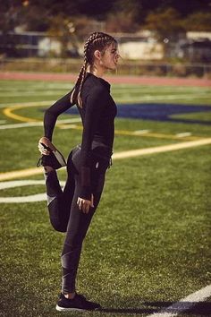 Tienes el potencial de hacer cosas increíbles recuerda que el secreto para salir adelante es continuar
No compitas con nadie siempre supera tus límites
Sudor más sacrificio es igual a éxitos High Waist Sports Leggings, Ankle Length Leggings, Comfy Leggings, Color Block Leggings, Legging Outfits, Workout Attire, Ankle Leggings, Sporty Outfits, Hiking Outfit