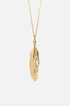 apop Exclusives, beautiful intricate gold feather. Made of .925 sterling silver. Plated in Yellow Gold. Large feather pendant with corresponding necklace chain. Choose your favorite length, shop@apop! Measurements: 2 inch length x .50 inch wide Material: .925 sterling silver, gold plated finish Gold Feather Necklace, Feather Pendant Necklace, Green Sapphire Ring, Diy Chandelier, Gold Feathers, Feather Jewelry, Jewelry Picture, Feather Pendant, Feather Charms