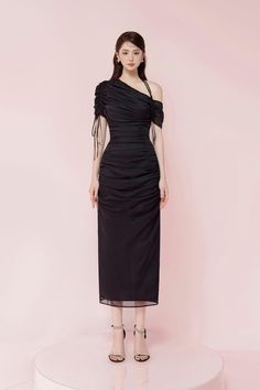 Silk Bodycon Dress, Happy Clothes, Mean Blvd, Ruffles Fashion, Silk Midi Dress, Fantasy Dress, Black Midi, Luxury Dress, Black Midi Dress