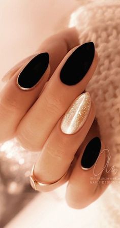 Black And Gold Tip Nails, Dark Wedding Nails For Bride, Black Nail Designs Trending Now, Black And Gold Gel Nails, Black Gel Manicure, Black And Gold Nails Ideas, Black Nails Trendy, Espresso Nails, Nye Nails