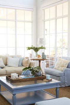 a living room filled with furniture and lots of window sill space in front of them