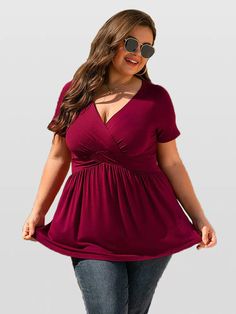 Shop our trendy plus-size blouses with crisscross ruched detailing and flirty ruffle hems. Elevate your style today! Ruffle Hem Blouse, Womens Basic Tops, Shirt Blouses Women's, Stylish Plus, Plus Size Womens Clothing, White Style, Green Fashion, Nice Tops, Plus Size Tops