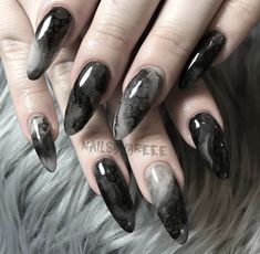 Scary Nails, Black Stiletto Nails, Holiday Nails Winter, Witch Nails, Witchy Nails, Stiletto Nail Art, Claw Nails