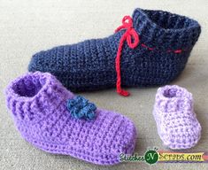 crocheted baby booties and slippers sitting on the floor next to each other