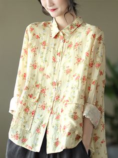 Indulge in the exquisite beauty of our Women Vintage Floral Spring Button Up Ramie Blouse. Featuring delicate floral patterns, this blouse boasts a timeless elegance that is perfect for any spring occasion. Crafted from high-quality ramie fabric, it offers a luxurious feel and exceptional comfort. Elevate your wardrobe with this stunning piece. Features Item Code: 7405473038398 Matrial: 100%Ramie Pattern: Floral Collar: Turn-down Collar Sleeve Length: Full Sleeve Sleeve Style: Raglan Sleeve Style: Vintage Season: Spring.Summer Care Washing : At 30 or 40 degrees. machine wash. lay flat to dry. Iron : Iron it while it is still damp. Batik Clothing, Spring Fabric, Linen Blouse, Tunic Styles, Boho Stil, Printed Linen, Pan Collar, Peter Pan Collar, Floral Shirt